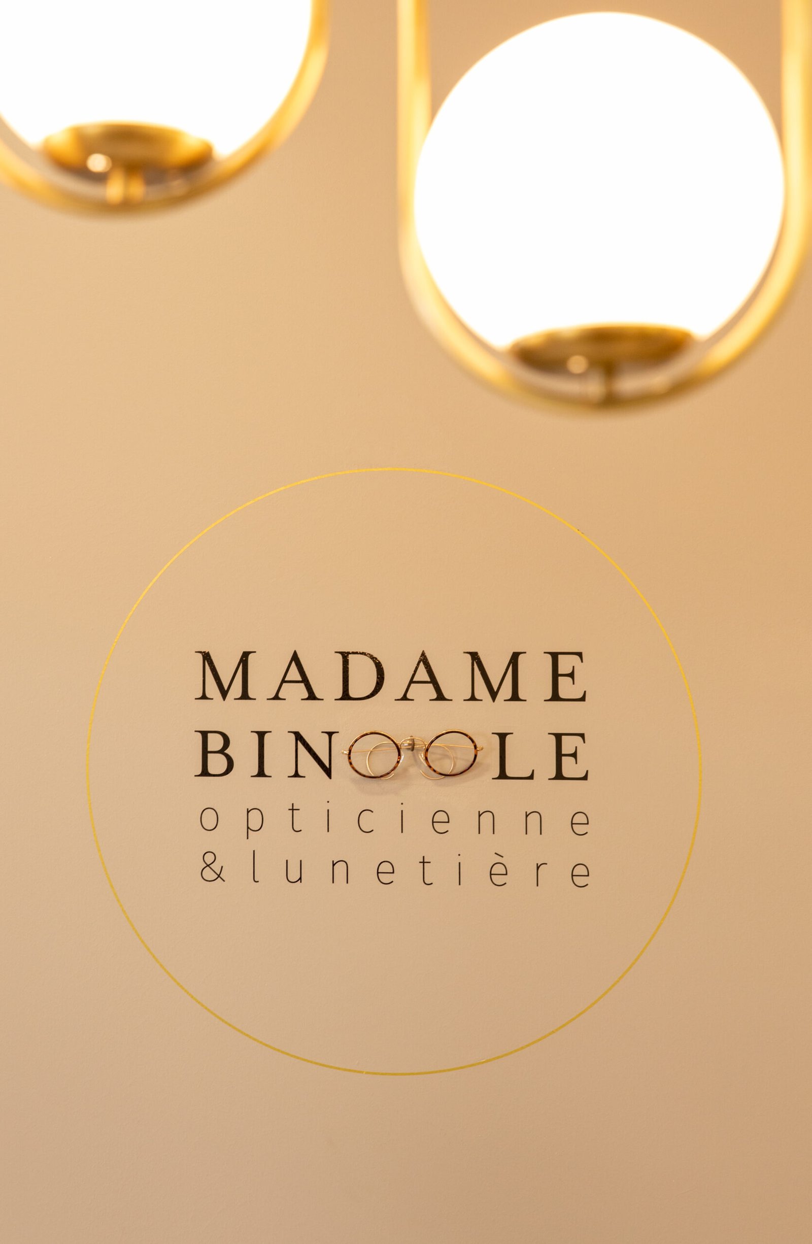 MADAME BINOCLE